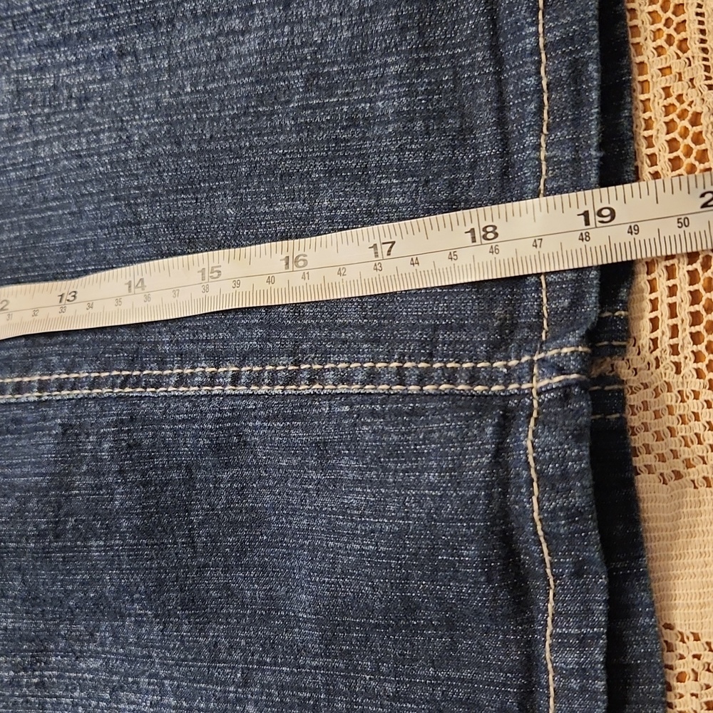 Roz & ALI,  Excellent condition,  Women's Denim skirt, Size 4 - Picture 6 of 7